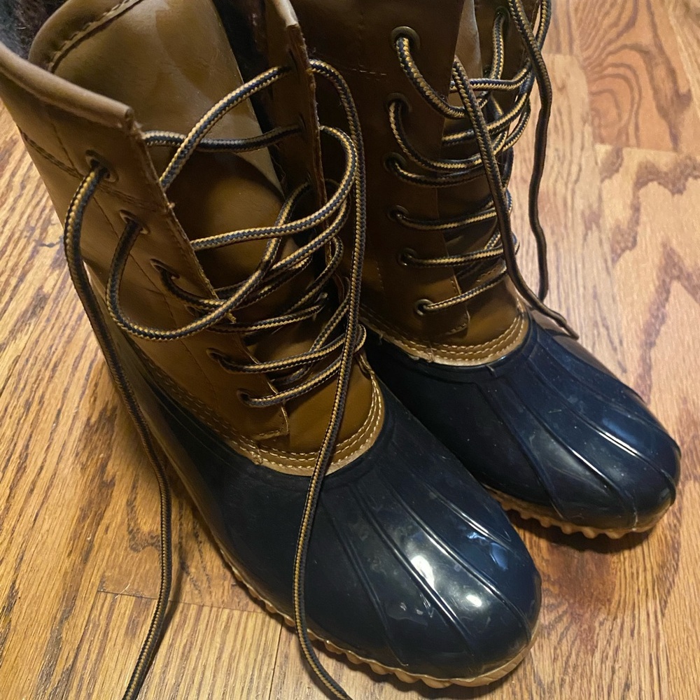 Brown and Navy Lace-Up Sporto original Duck Boots